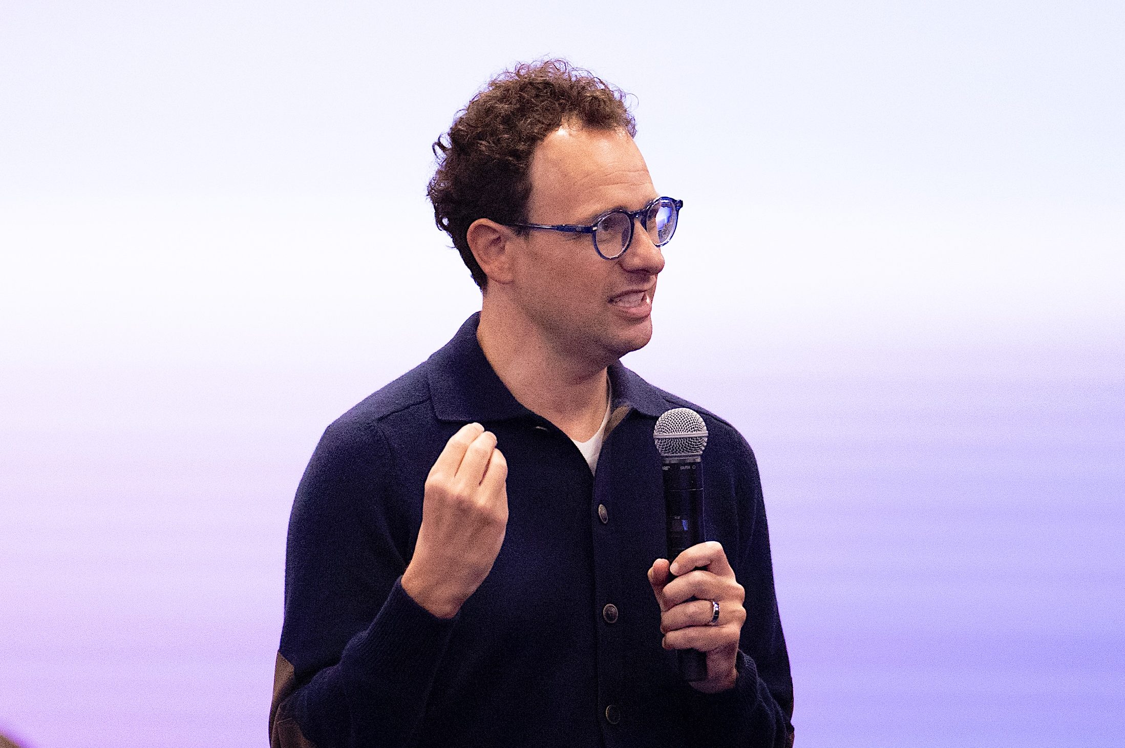 Anthropic 行政總裁 Dario Amodei 於 Dreamforce 大會發言