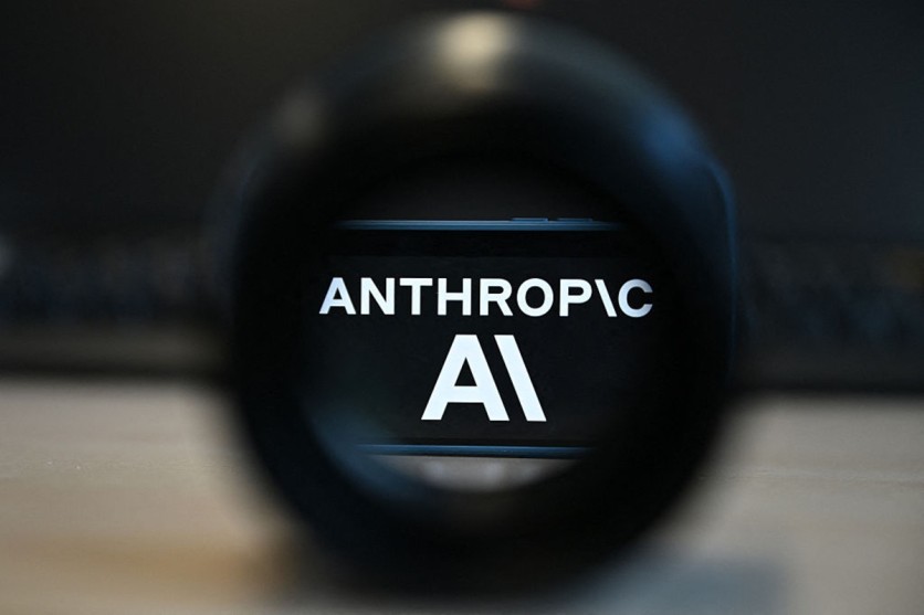 放大鏡下嘅 Anthropic 標誌