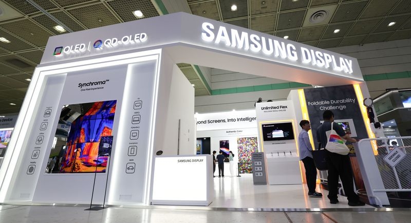 Samsung Display 摺疊耐用度測試展示區