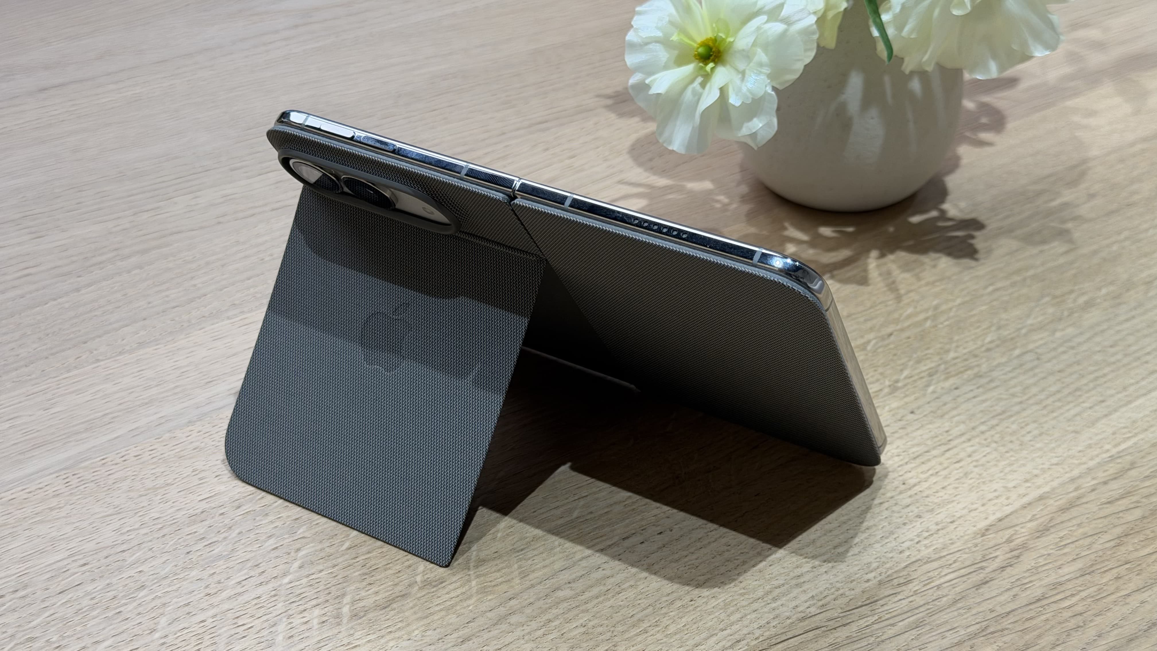iPhone Duo 半摺狀態