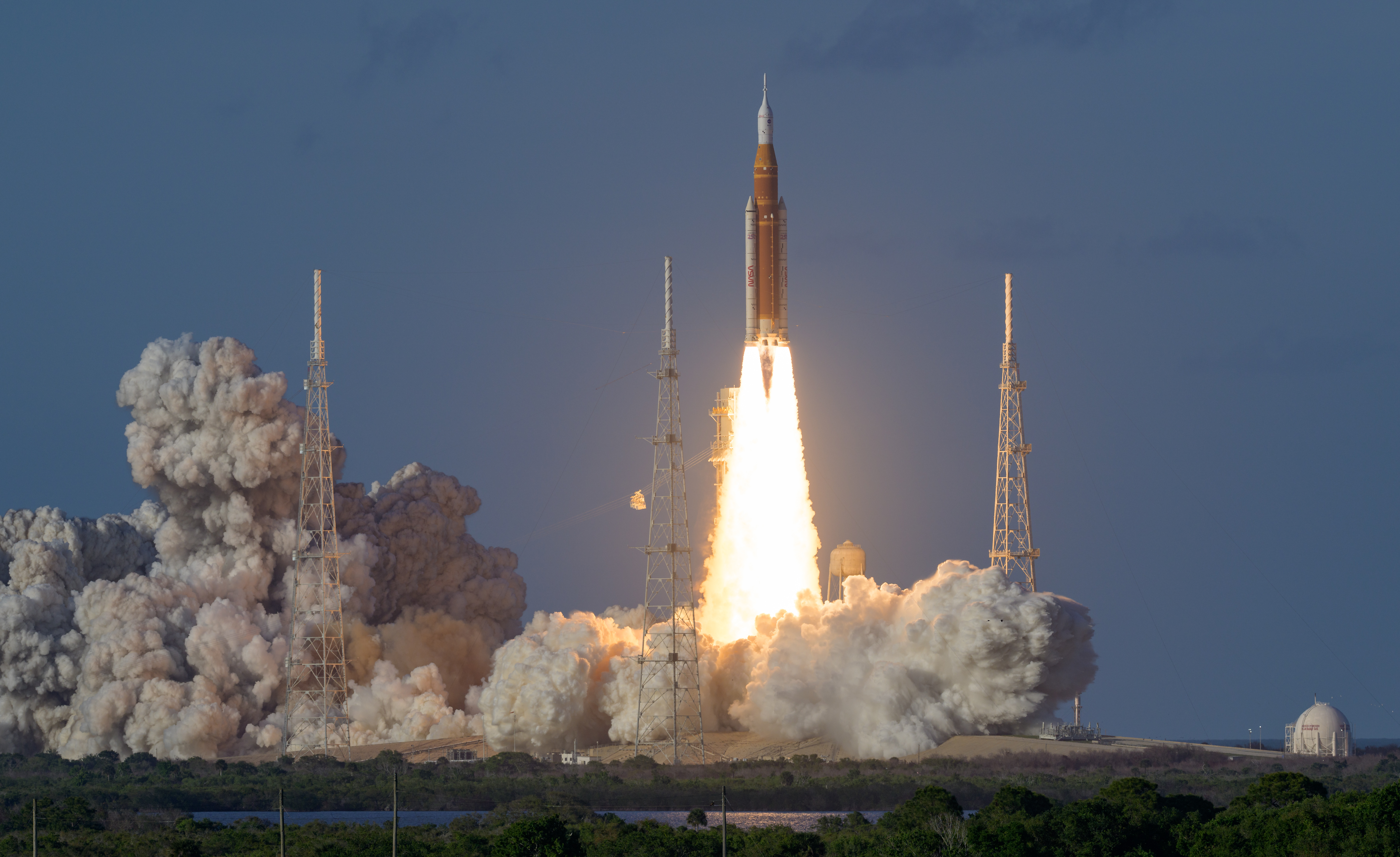 Artemis II SLS launch