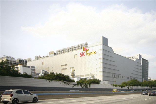 Samsung and SK Hynix accelerate HBM4 production