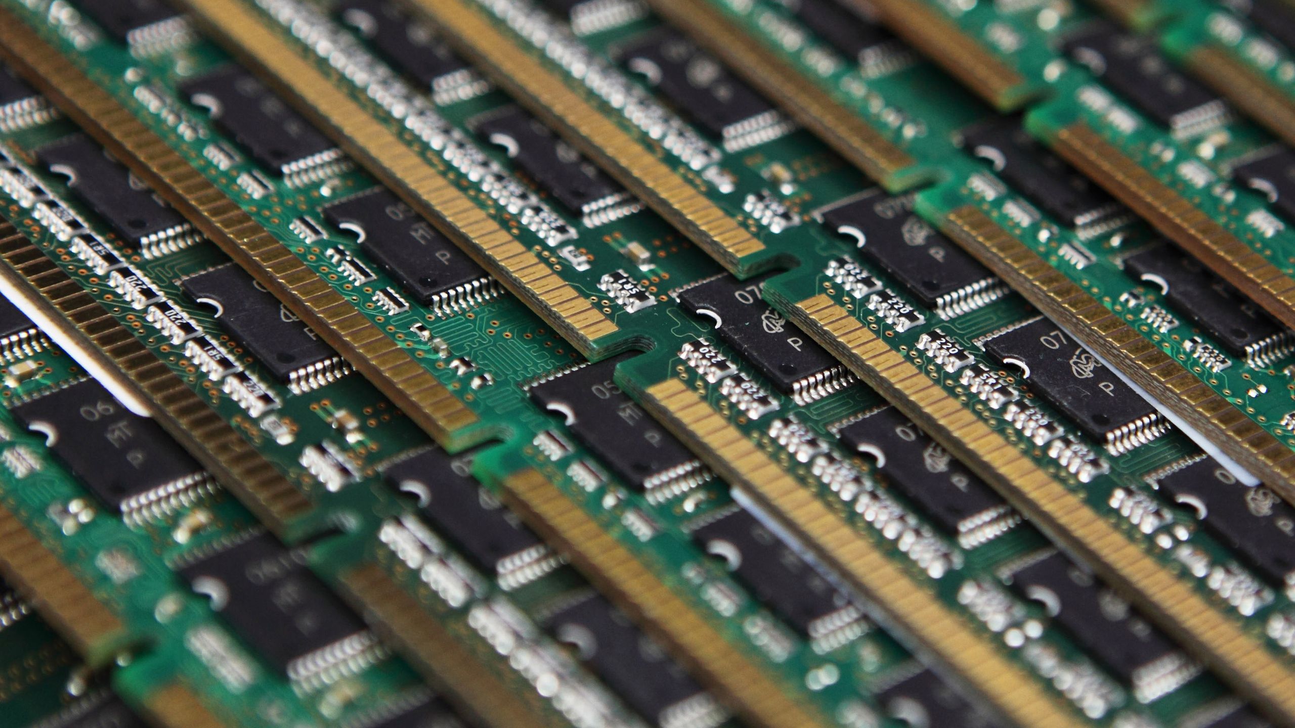 Memory price surge begins to cool
