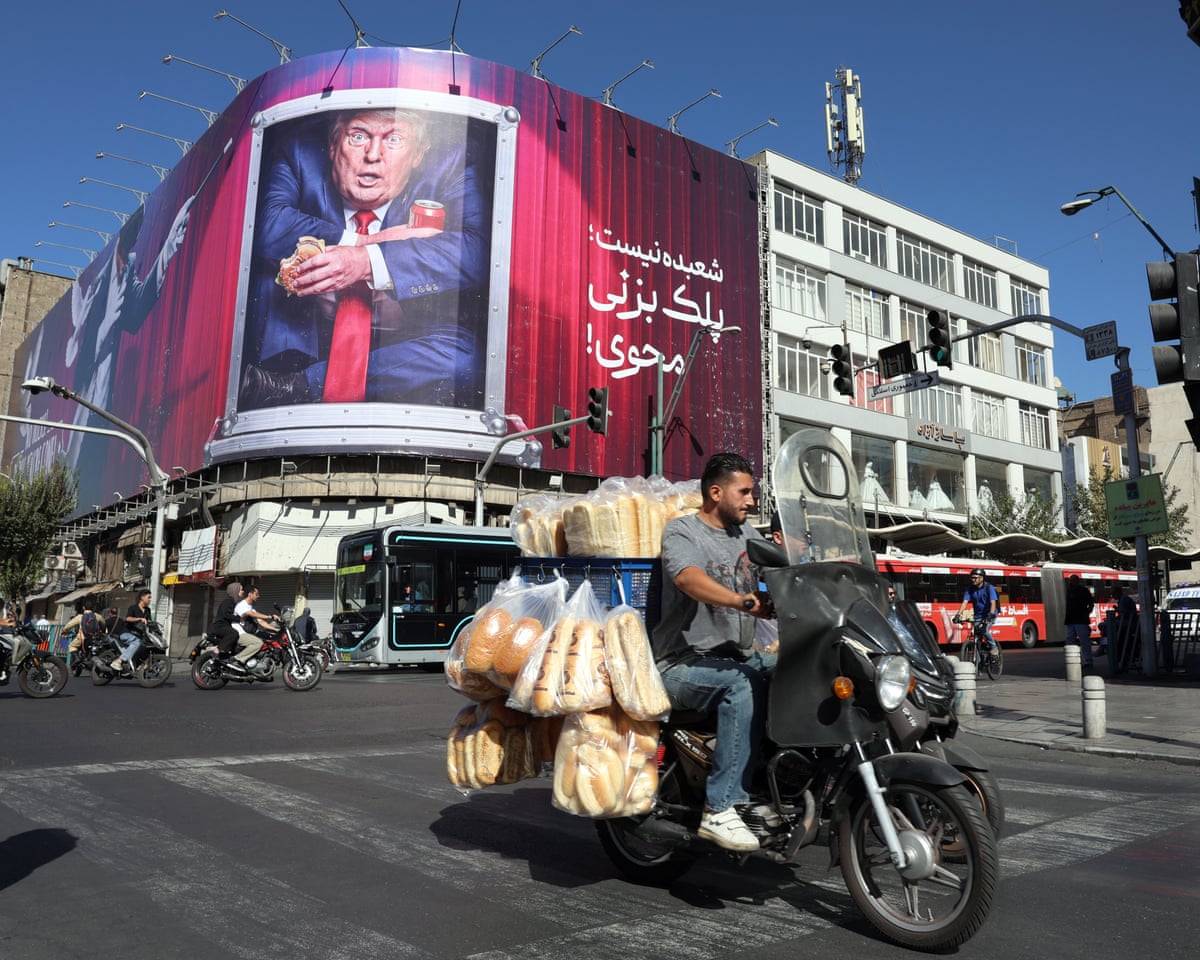 德黑蘭街頭嘅 Trump 廣告牌