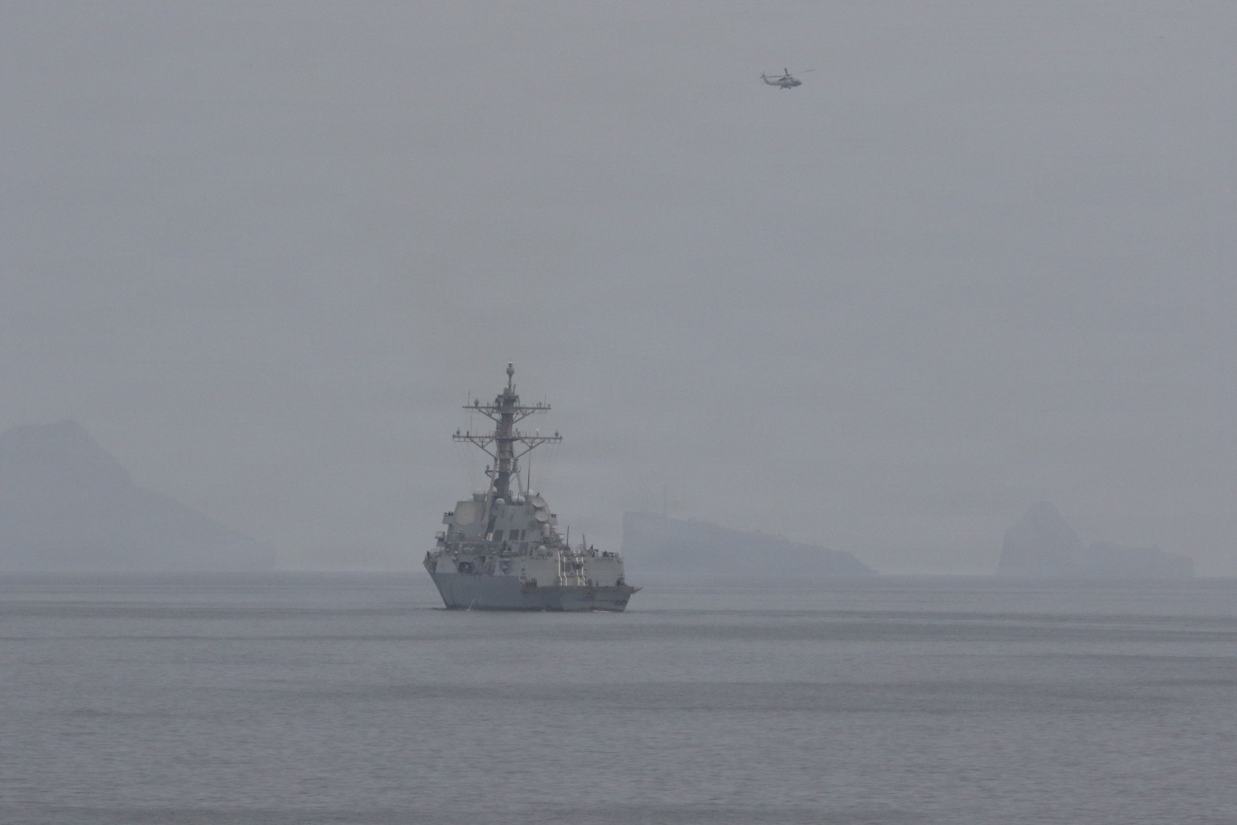 美軍驅逐艦喺荷姆茲海峽