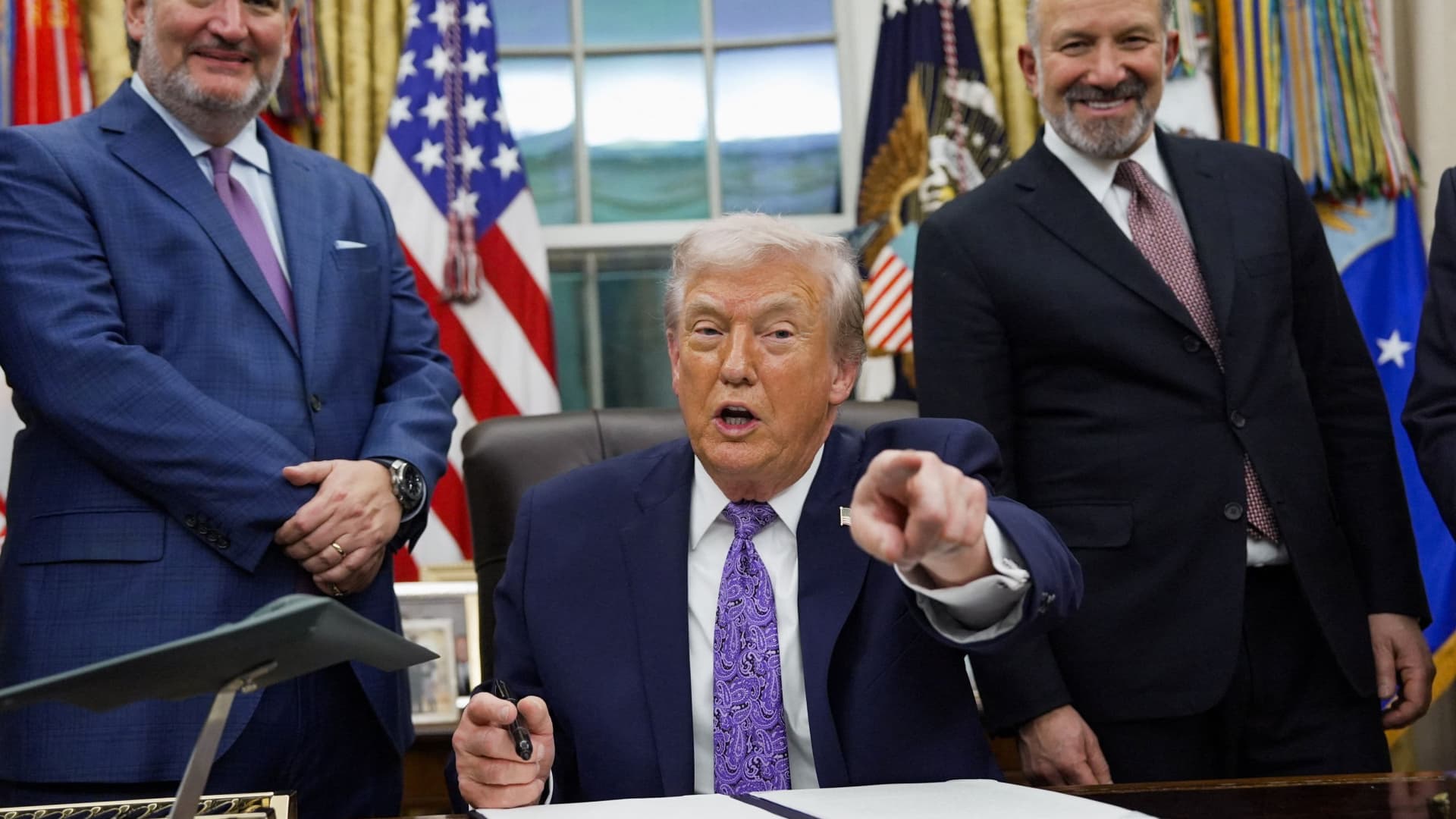 Trump signs AI executive order