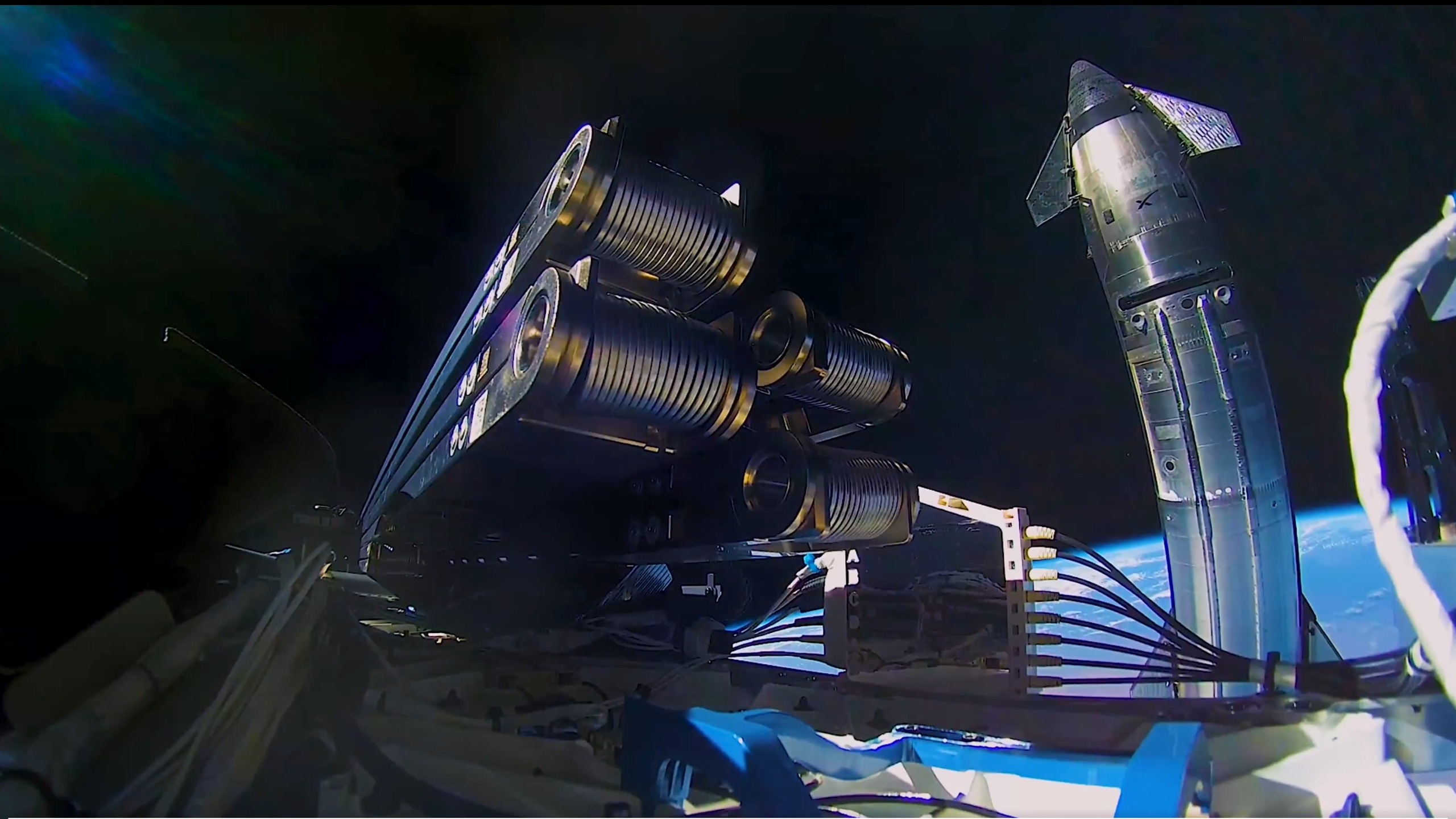 從 Starlink V3 衛星鏡頭望返 Starship