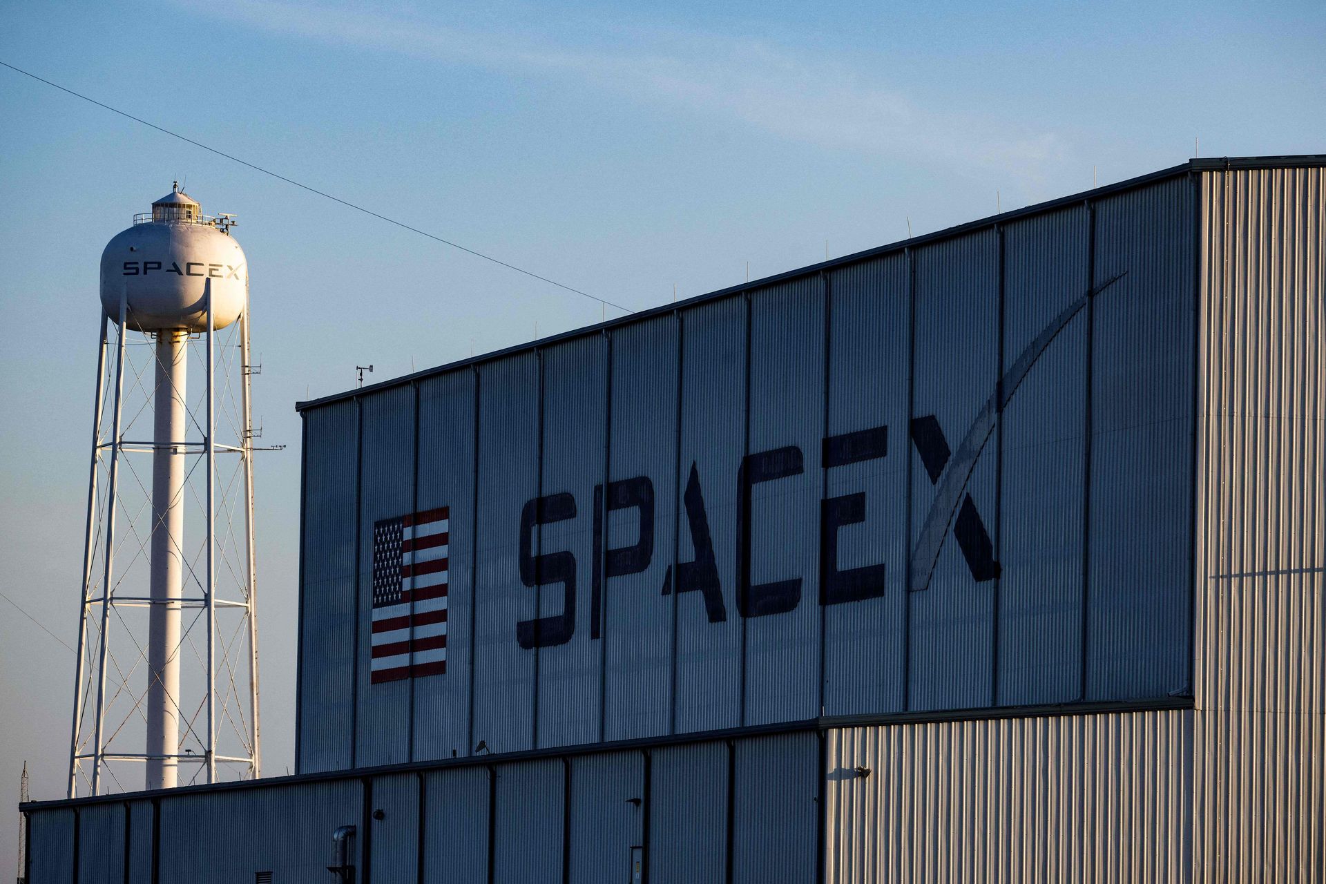 SpaceX 廠房外牆