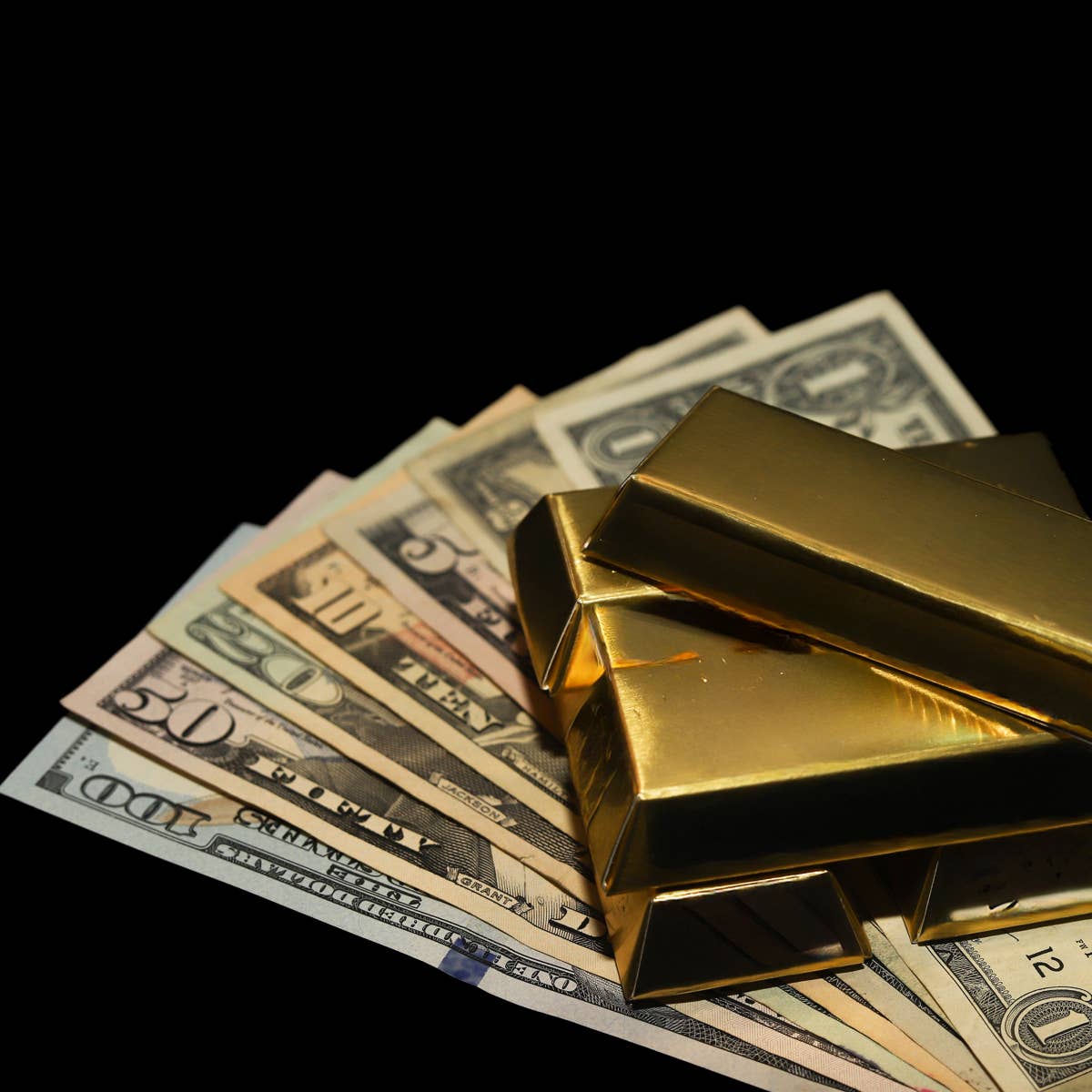 Gold price near record high